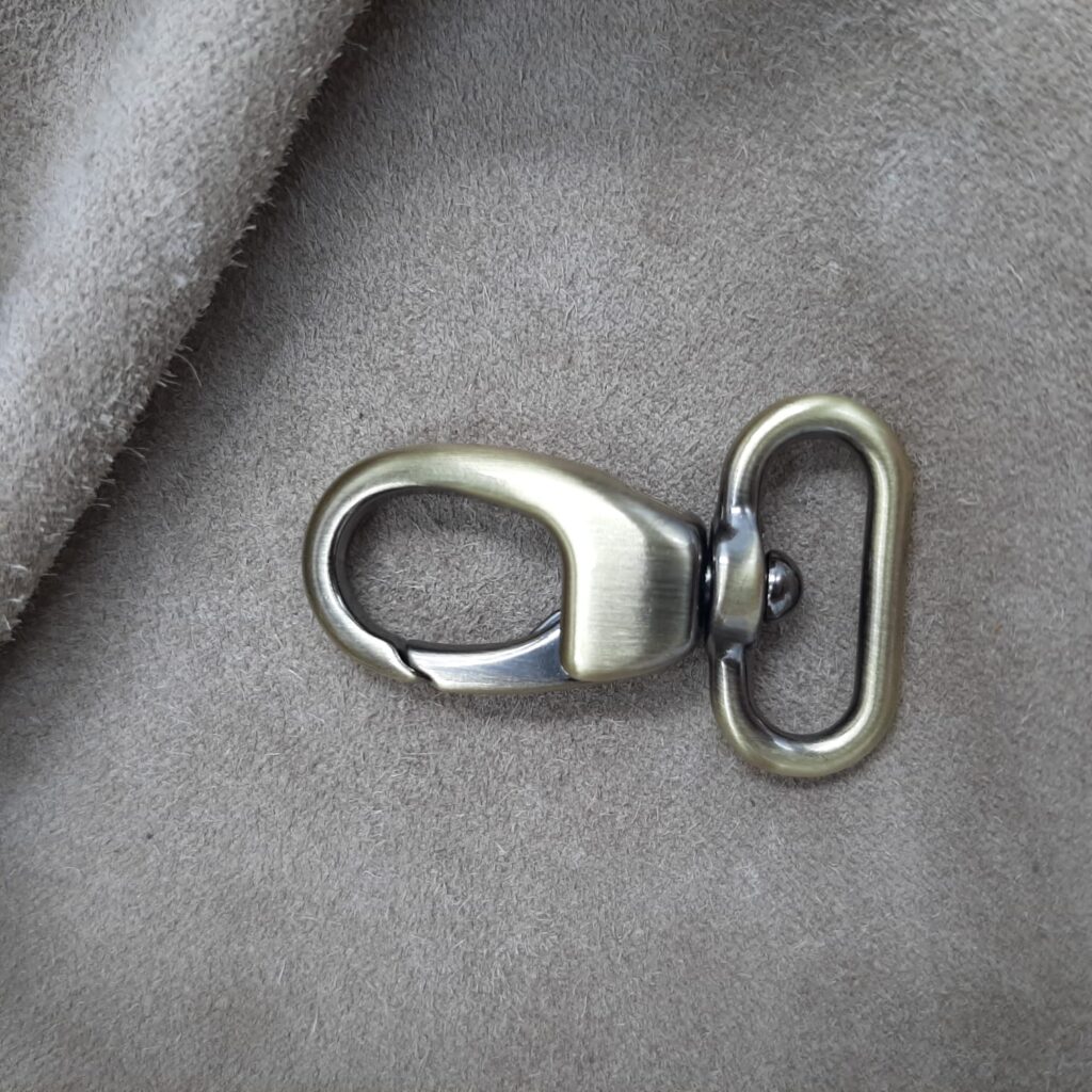 20mm Antique Brass Dog Clip - (Pack of 10) - Image 4