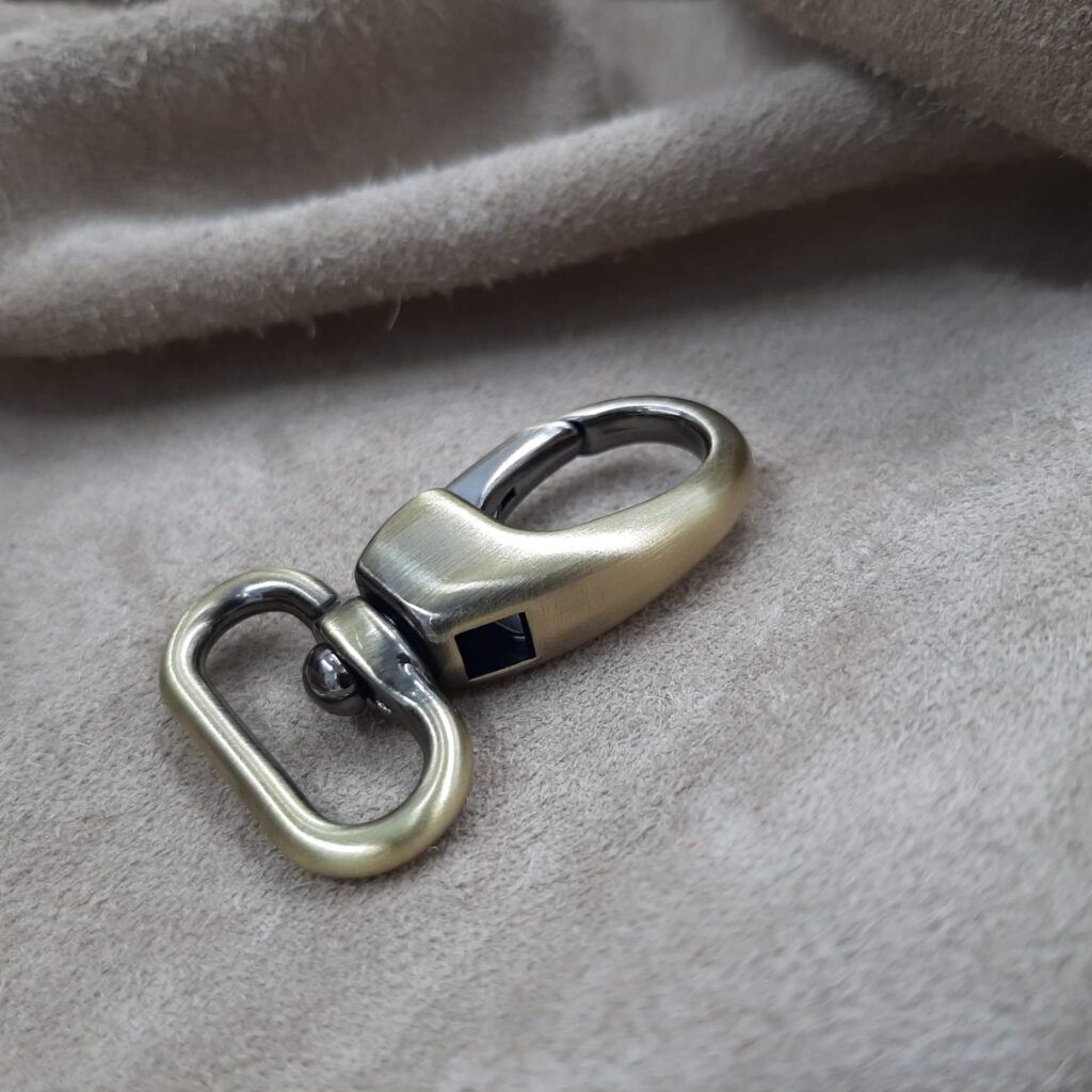 20mm Antique Brass Dog Clip - (Pack of 10) - Image 2