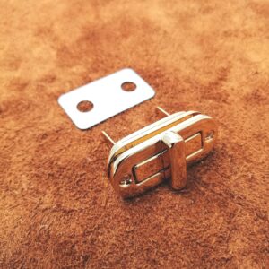 40mm Gilt turn lock