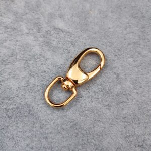 Gilt snap hook for chain