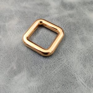Stunning 20mm Square Gilt Handle Holder.