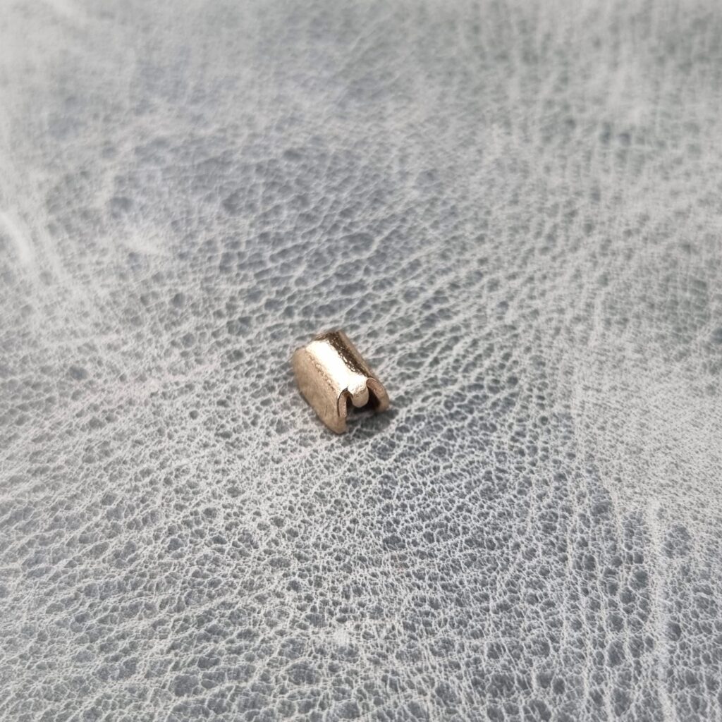 Gilt Zip Stopper / Clamp.