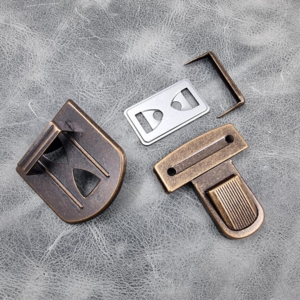 40mm Antique Brass Tuck Lock - (Pack of 1) - Image 3