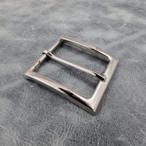 Sturdy 40mm Nickel Buckle, with slightly tapered edges and refined finish. Suitable for a large belt.
