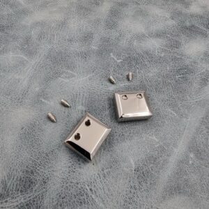 tip with polished grains